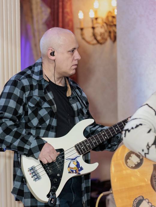 Alejandro Roy on bass